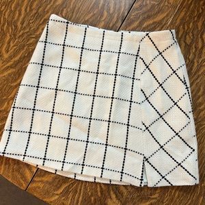 Window pane lined mini-skirt